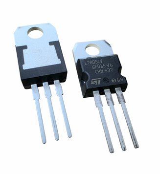 L7805CV, TO-220  микросхема стабилизатор напряжения 5В  /STMicroelectronics/ 9498 фото